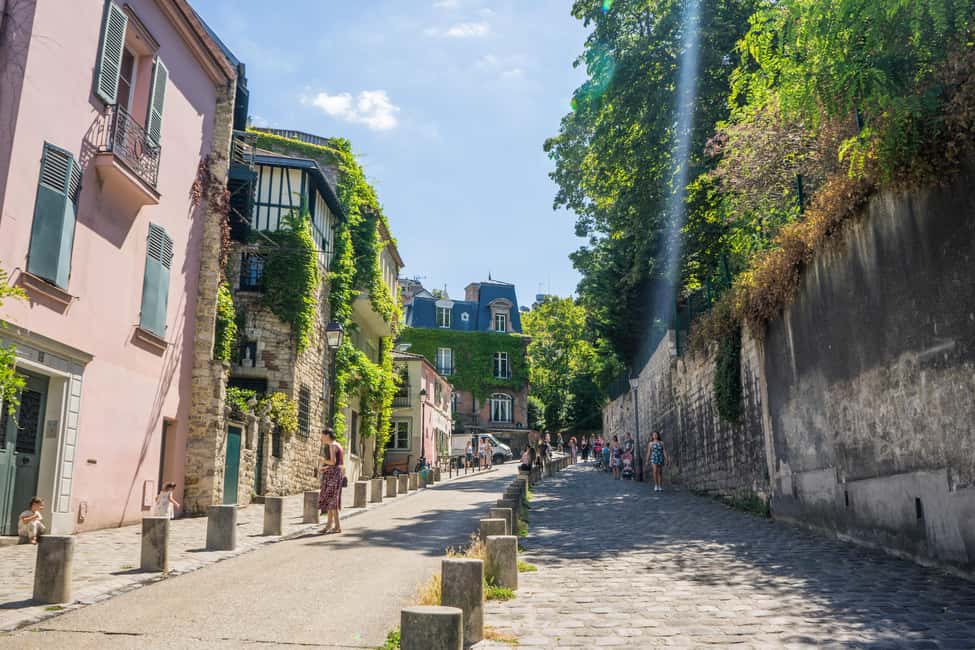 Paris Montmartre: 2-Hour City Tour in German - Vigne du Clos Montmartre: a calmer ending with a local touch