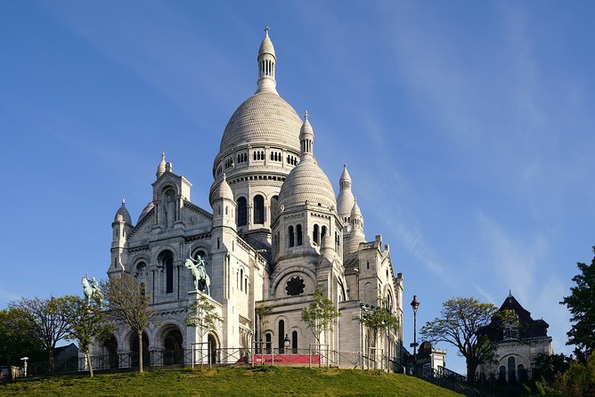 Paris: Montmartre and Sacre Coeur Private Tour for Kids and Families - Stop 2: Sacré-Cœur area—stories before the steps