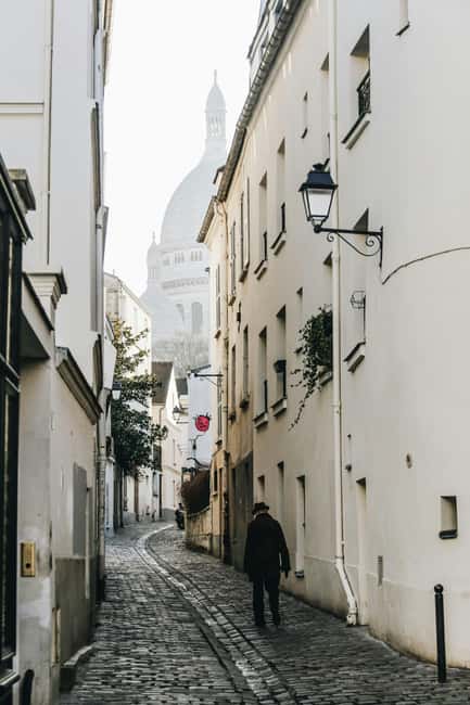 Paris: Montmartre hidden gems walking Tour with Local Guide - Starting at Sacré-Cœur: The Right First Step for Montmartre