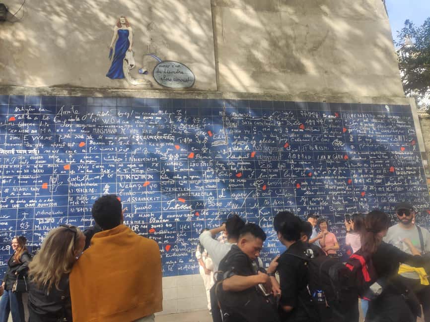 Paris : Montmartre highlights walking tour - Starting at Place Blanche: easy meetup, clear directions