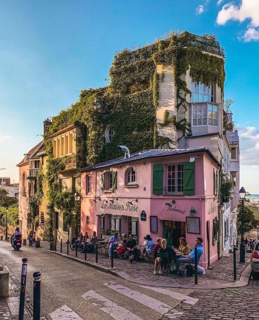 Paris: Montmartre Hill & Sacré-Cœur Guided Walking Tour - Why Montmartre feels different with a guide