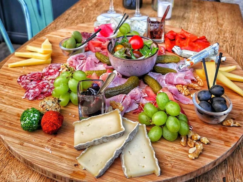 Paris: Montmartre/Pigalle Foodie Tour with Tastings - Who should book this Montmartre/Pigalle Foodie Tour