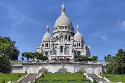 Paris Montmartre Private Walking Tour - Best Art, Culture, Food - Meeting point near Rue des Abbesses: start right so you don’t lose time
