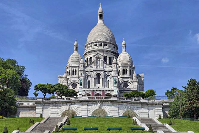 Paris Montmartre Private Walking Tour - Best Art, Culture, Food - Meeting point near Rue des Abbesses: start right so you don’t lose time