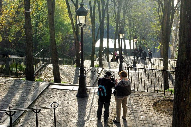 Paris Montmartre & Sacre Coeur Semi-Private Guided Tour 12ppl Max - Starting at Blanche Metro: why the first climb matters