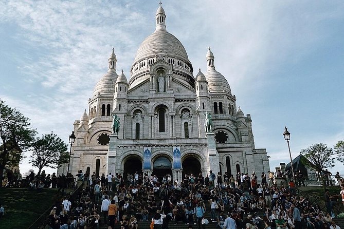 Paris Montmartre & Sacre Coeur Semi-Private Guided Tour 12ppl Max - Le Bateau-Lavoir and Place des Abbesses: finishing with style