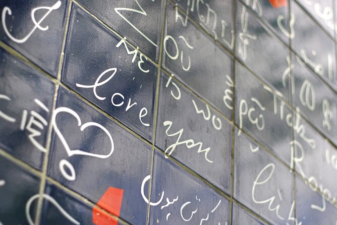 Paris (Montmartre) Scavenger Hunt and Sights Self-Guided Tour - Timing, start point, and how long you’ll realistically play