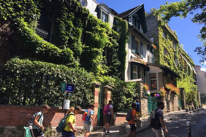 Paris: Montmartre Semi-Private Guided Walking Tour - Logistics and what to expect on the ground