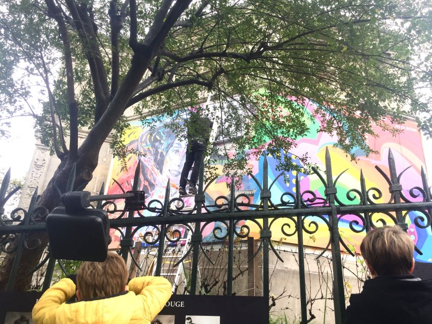 Paris: Montmartre Street Art Tour with an Artist - What to bring (and what to skip) for a smooth walk