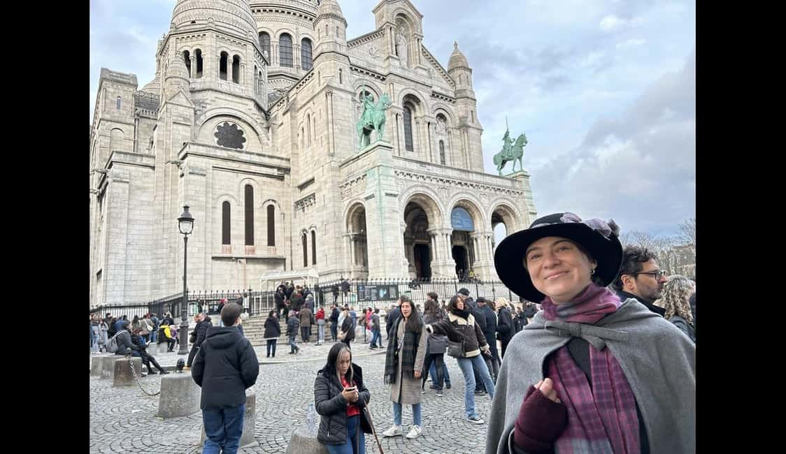 Paris: Montmartre Tour with Sacré-Cœur (Wine Tasting Option) - Starting at Place Blanche: getting the day right from minute one