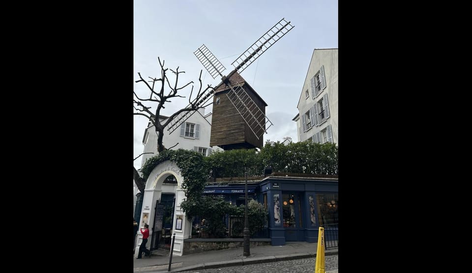 Paris: Montmartre Tour with Sacré-Cœur (Wine Tasting Option) - Wall of Love and Le Bateau-Lavoir: the corners where stories stick