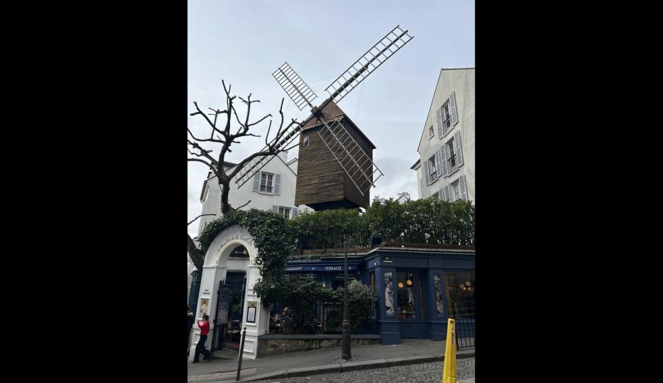 Paris: Montmartre Tour with Sacré-Cœur (Wine Tasting Option) - Optional wine tasting: a fun finale with sommelier pairing