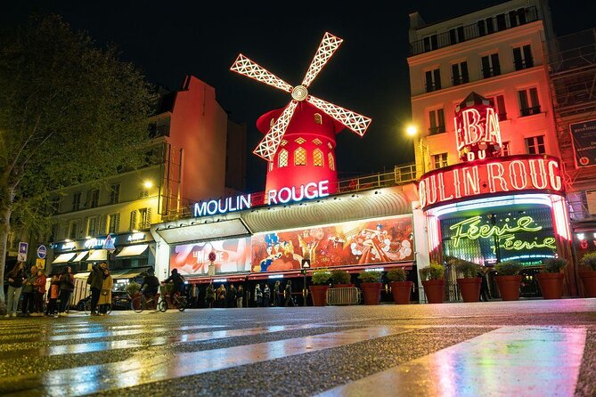 Paris Montmartre Walking Tour: Art & Rebel Legacy - Small Group - Rue Lepic and Place des Abbesses: charming streets with purpose