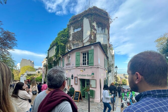 Paris Montmartre Walking Tour: Art & Rebel Legacy - Small Group - Mur des Je t’aime: a quick stop with a big emotional hit