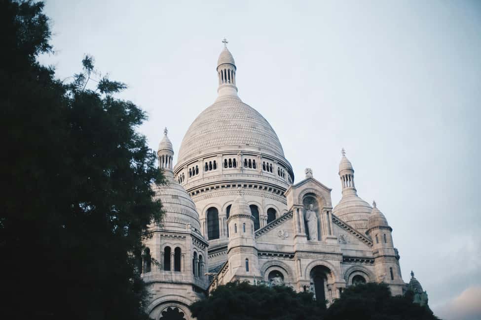 Paris: Montmartre Walking Tour with Sacré-Cœur Basilica - From Blanche Metro to Moulin Rouge: Start Where the Cabaret Story Starts