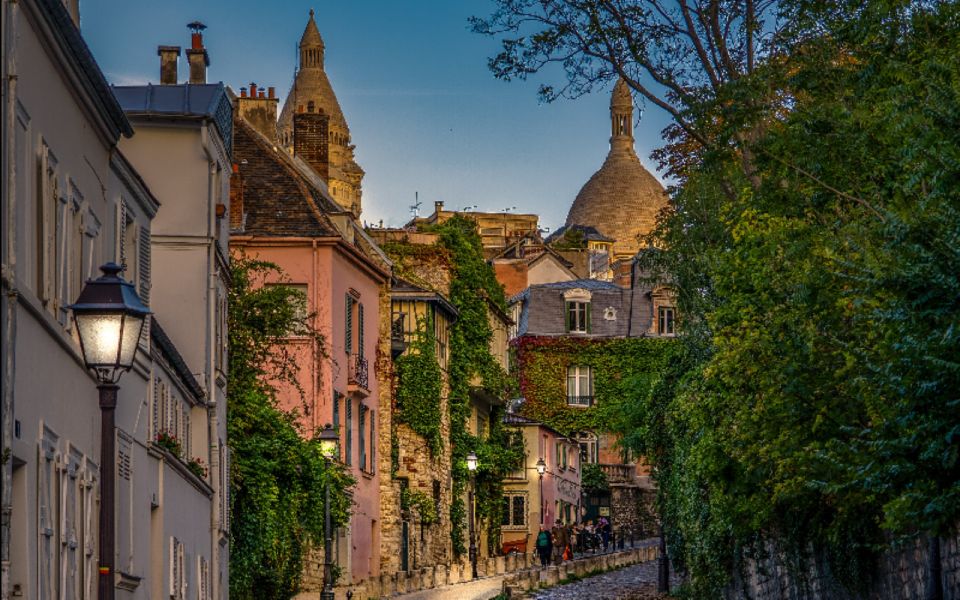 Paris: Montmartre Walking Tour with Sacré-Cœur Entry Option - Sacré-Cœur at the finish: free entry vs panoramic tickets and stairs