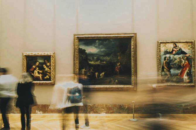 Paris: Night at the Louvre 6-people Max Guided Experience - The Pyramid and Palace at Night: A Photo Bonus That Feels Real