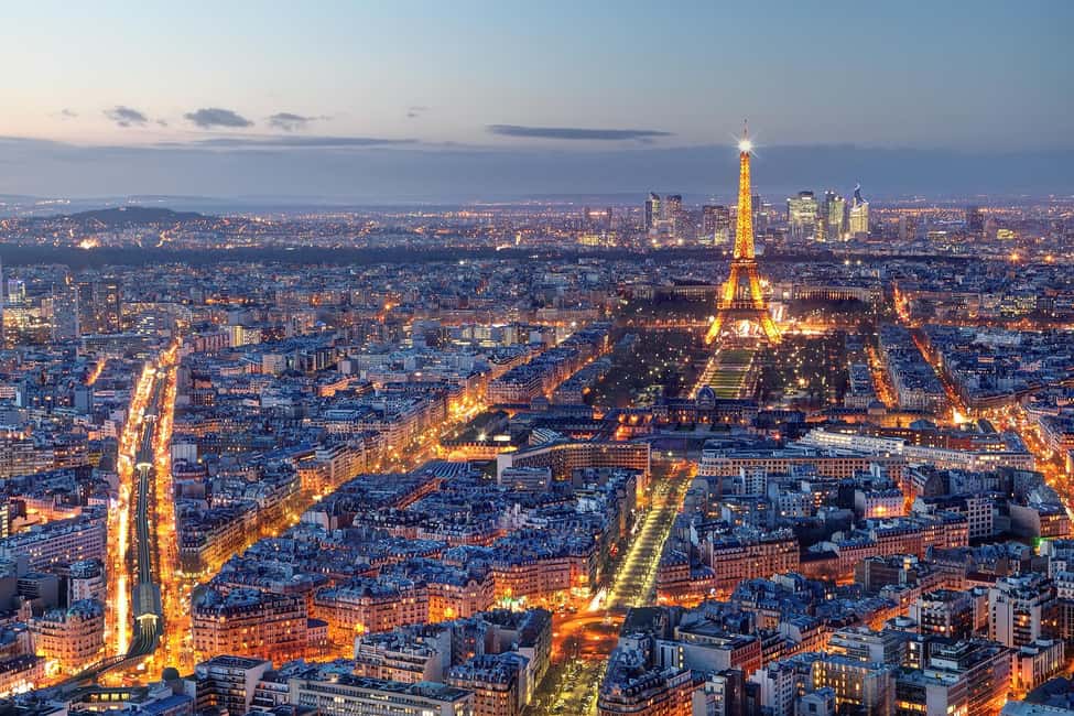 Paris: Night City Tour in a van for up to 7 people - Driver experience: helpful guidance and the risk you should still manage