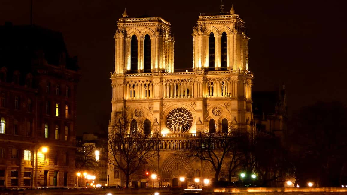 Paris: Night City Tour in a van for up to 7 people - How the photo-stop style tour actually feels