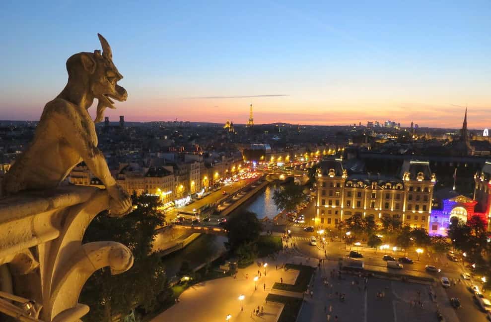 Paris: Night City Tour in a van for up to 7 people - Champs-Élysées, Opéra Garnier, and the Louvre area: big facades, quick angles