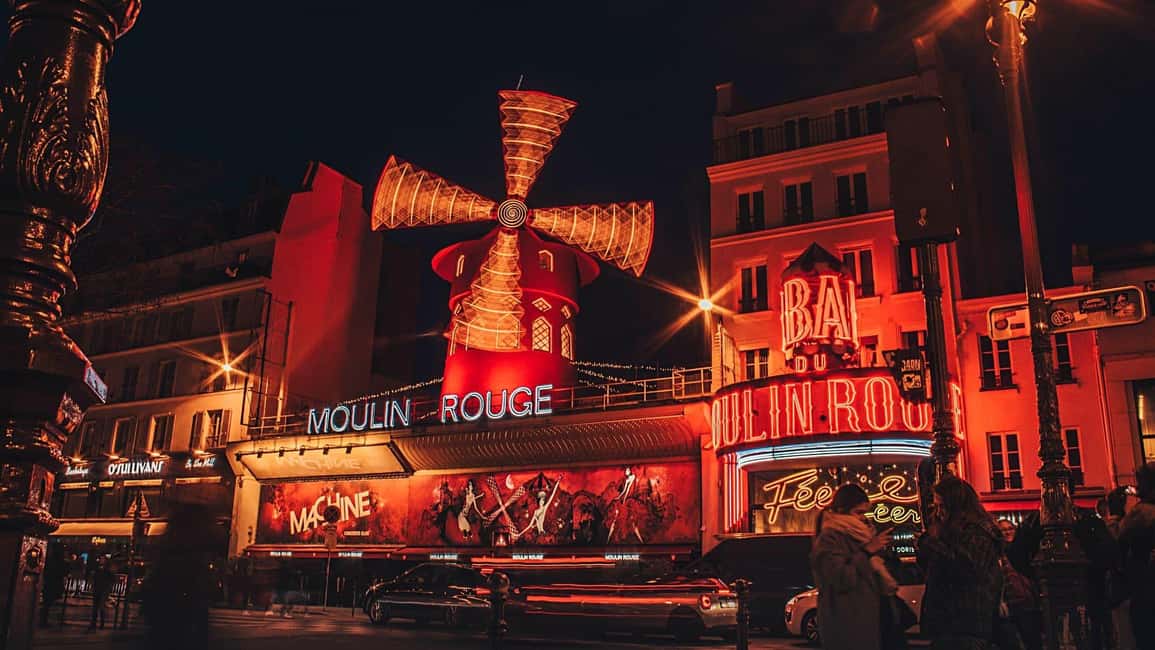 Paris: Night City Tour in a van for up to 7 people - Musée d’Orsay and the Grand Palais zone: riverfront elegance