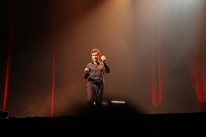 Paris night out : Comedy in English 'How to Become a Parisian ?' - Timing Your Night: Plan Dinner, Then Let the Theater Do the Work