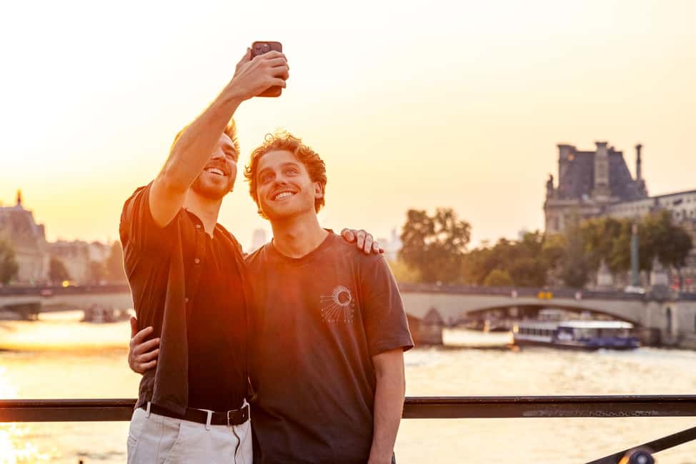 Paris: Night Small-Group Bike Tour and Boat Cruise - Sunset at the Louvre and the walk-in feeling of gardens and bridges