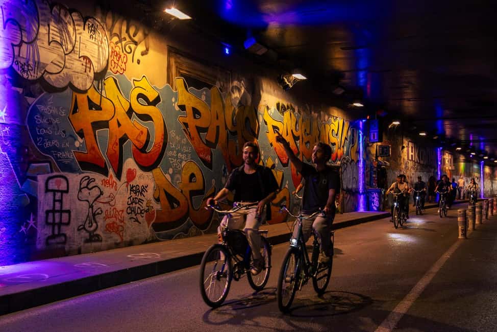 Paris: Night Small-Group Bike Tour and Boat Cruise - Guide style and pacing: why the small group matters