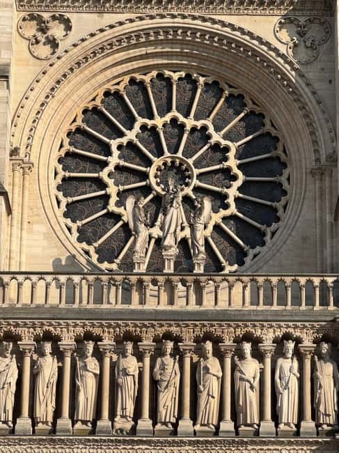 Paris: Notre-Dame Cathedral Exterior Guided Tour - What you really get from a 1-hour Notre-Dame exterior tour