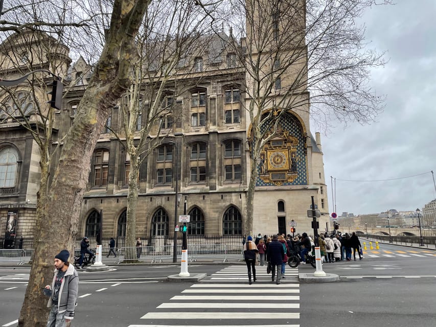 Paris: Notre-Dame Cathedral Exterior Guided Tour - Should you book the Notre-Dame Cathedral Exterior Guided Tour?