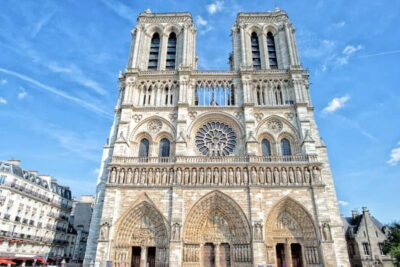 Paris: Notre-Dame Cathedral Exterior Tour & Free Entrance - Meeting near the Seine: two start points that change the vibe