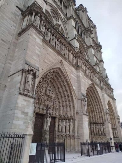 Paris: Notre Dame Cathedral Guided Tour of the Neighborhood - Walking Île de la Cité with a live guide: what the exterior tour actually covers
