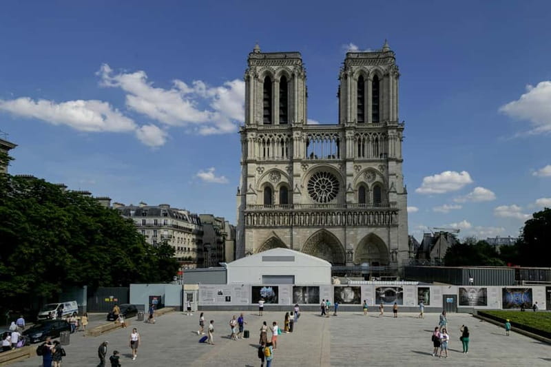 Paris: Notre Dame Exterior Guided Tour - Small Group - Guide quality: what to look for on the day