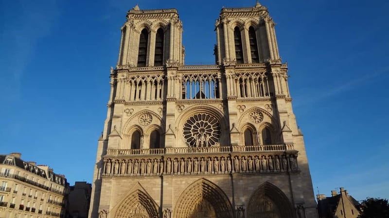 Paris: Notre Dame Exterior Private Tour - Meeting at the Parvis: where your Notre Dame story begins