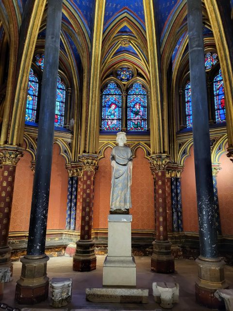 Paris: Notre Dame Exterior Walking Tour with Sainte Chapelle - Place Dauphine: where Henry IV leaves a neat imprint