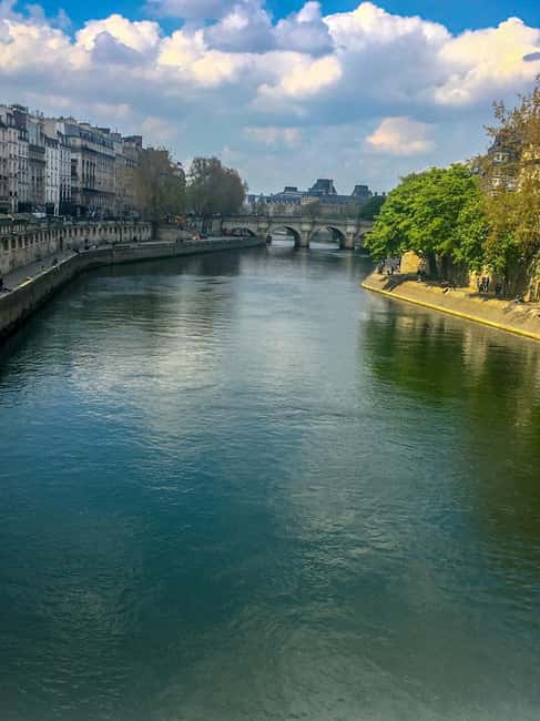 Paris: Notre Dame Exteriors and Ile de la Cité Walking Tour - Price and value: what $29 gets you in the heart of Paris