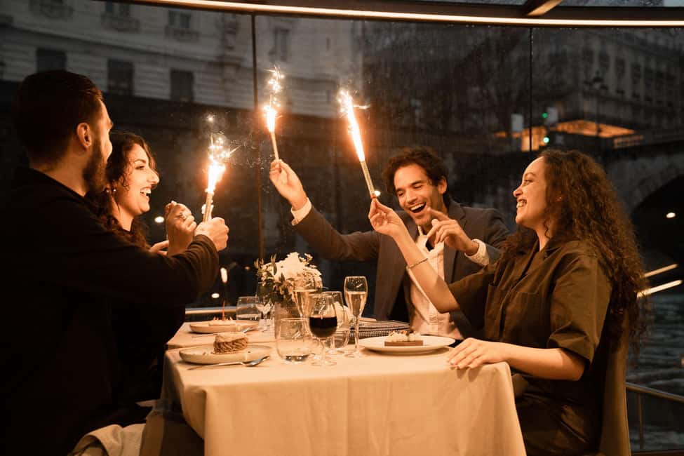Paris : NYE Special Diner Cruise on the Seine River - The evening rhythm: aperitif, the maître dhôtel, and a proper meal pace