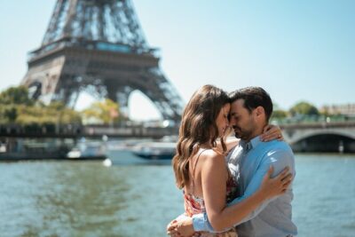 Paris One-Hour Private Photo Shoot - Choosing your setting: Eiffel Tower, Montmartre, Louvre, or your own plan