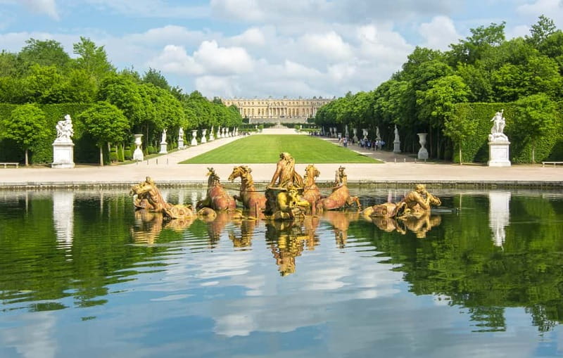 Paris: Palace of Versailles Guided Tour with Bus Transfers - Price and value: what $101 buys you (and what it doesn’t)