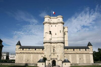 Paris Passlib' City: Official Pass with 5 Top Attractions - Your Eiffel Tower (2nd floor) and Louvre day plan