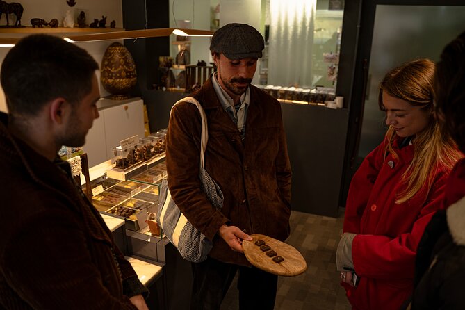 Paris: Pastries & Tragedies - A sweet tour of Montmartre - What to bring for a 2-hour sweet hike up cobblestones