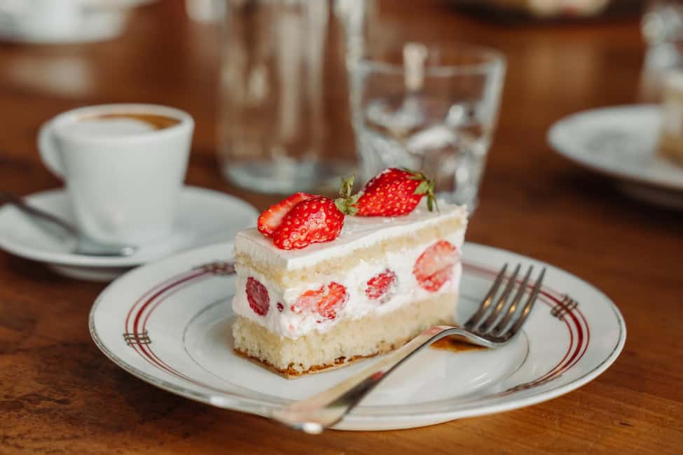 Paris: Pastry & Chocolate Walking Tour with Tastings - The 2.5-Hour Sweet Walk: How It Feels on Your Feet