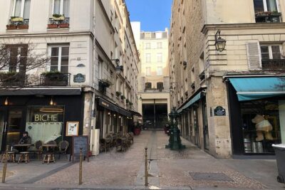 Paris Pastry Tour - Croissants, Macarons & Iconic French Desserts - Stop 2: Le Valentin Jouffroy, a quiet tea salon inside history