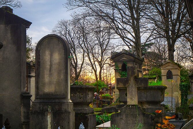 Paris Pere Lachaise Cemetery Small Group Guided Tour - Walking comfort and physical readiness