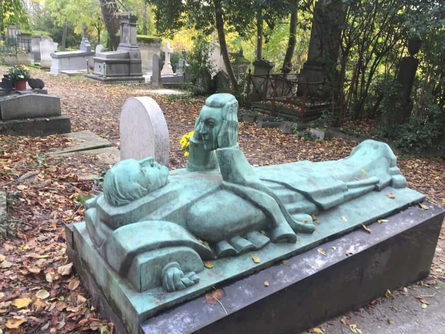 Paris: Père Lachaise Cemetery Visit with Seine River Cruise - Walking Père Lachaise with a Downloadable Audio Guide App