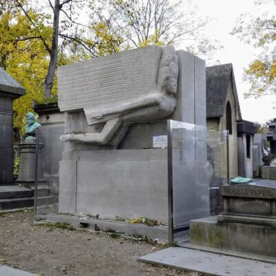 Paris: Père Lachaise Cemetery Visit with Seine River Cruise - Meeting Points: Cemetery Start vs. Bateaux Parisiens Pier 3