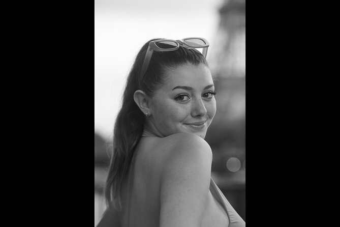 PARIS PHOTO - Joyful stroll for a Private Professional Shoot - Why a private pro shoot beats selfies around Paris landmarks