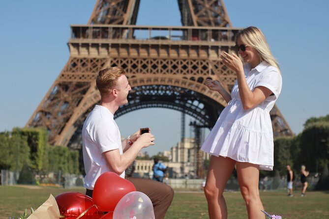 Paris Photo Shoot Session – Eiffel Tower Photographer - Price and Value: $118.81 Per Group for Up to Six