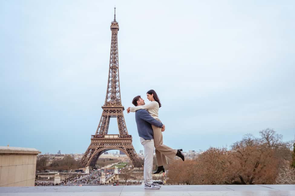 Paris photographer 1h near the Eiffel Tower or in Paris - A Paris Photographer Session That Feels Like a Real Experience