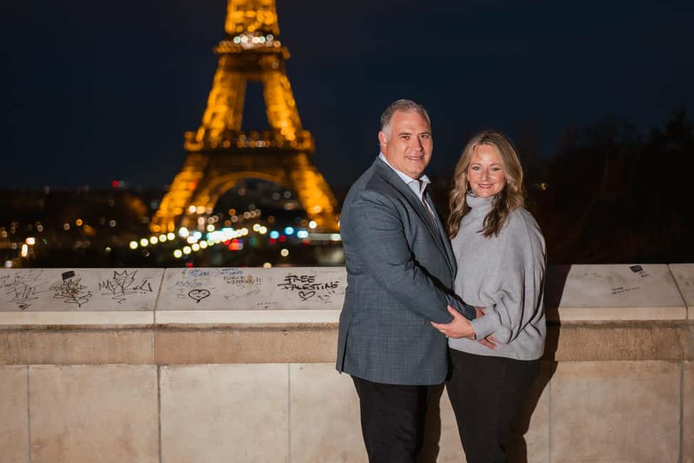 Paris photographer 1h near the Eiffel Tower or in Paris - Posing Tips That Reduce Awkwardness Fast